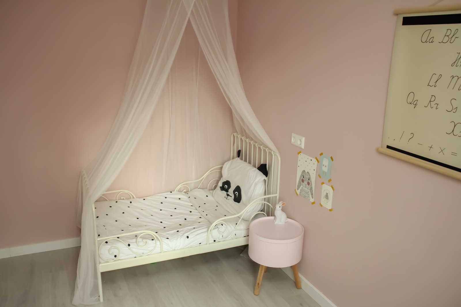 Affiche Chambre Bébé : Décoration Créative pour un Cocon Douillet
