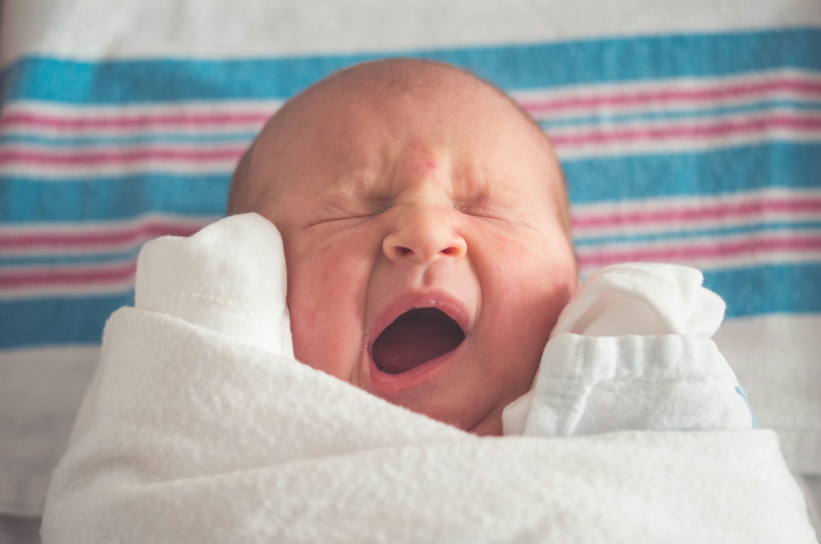 Poncho de Bain Bébé : Douceur et Sécurité pour le Bain de Votre Tout-Petit