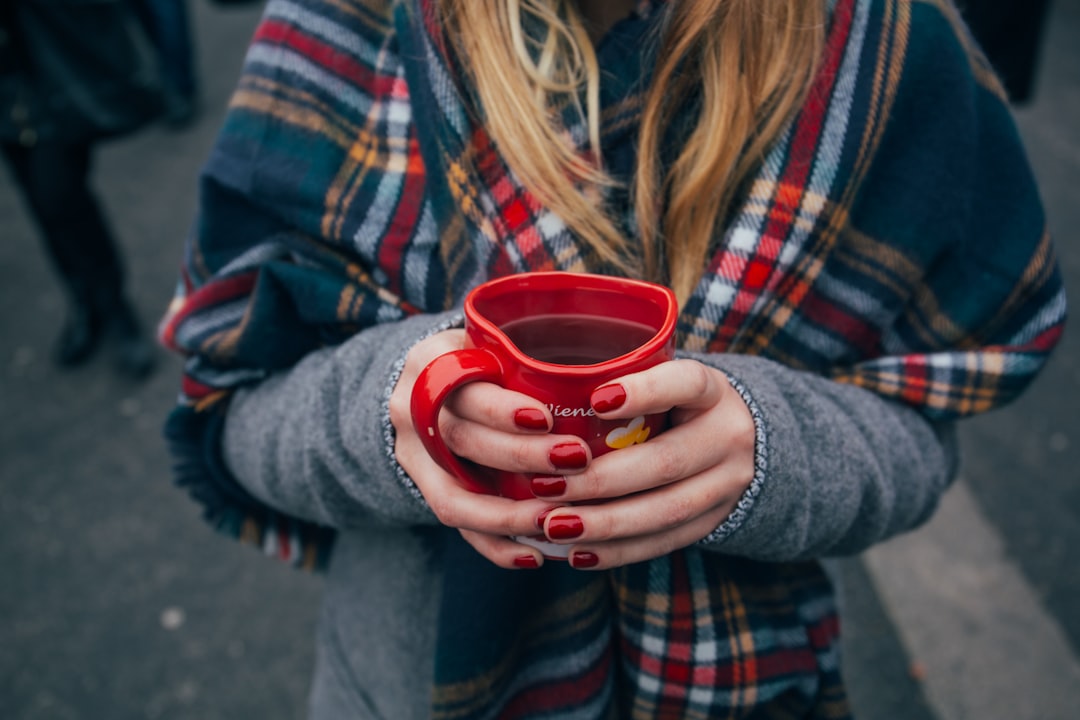 Vernis semi permanent femme enceinte : est-ce vraiment sans danger pour bébé ?